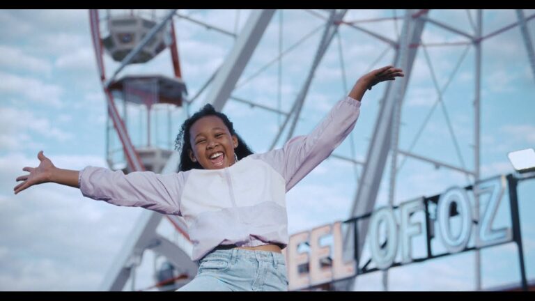 Sossick – Happy and Free (Video)